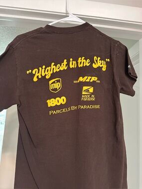 Mi Brown Short-Sleeve Tee with Yellow Graphic Print